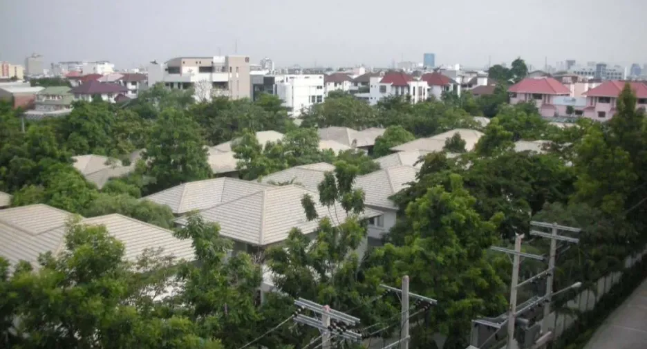 For sale 2 bedrooms condo in Wang Thonglang, Bangkok