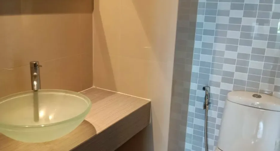 For sale 2 bedrooms condo in Wang Thonglang, Bangkok