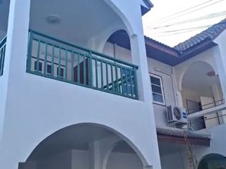 Casa adosada en alquiler de 3 habitaciones en Bang Lamung, Chonburi