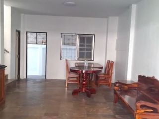 Casa adosada en alquiler de 3 habitaciones en Bang Lamung, Chonburi