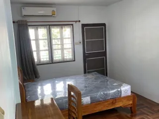 Casa adosada en alquiler de 3 habitaciones en Bang Lamung, Chonburi
