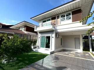 Casa en alquiler de 4 habitaciones en Mueang Phuket, Phuket