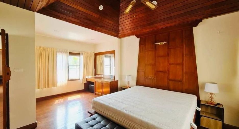 For rent 3 bedrooms villa in Bang Lamung, Chonburi