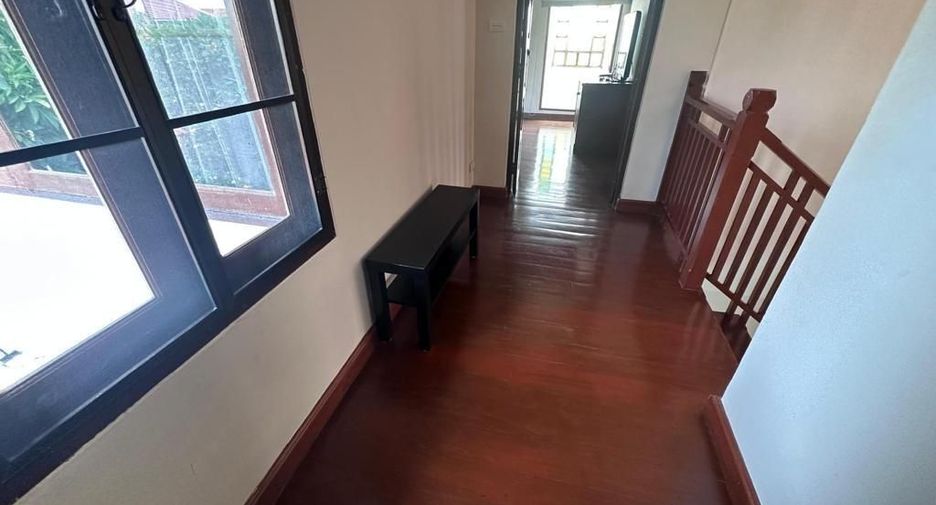 For rent 3 bedrooms villa in Bang Lamung, Chonburi