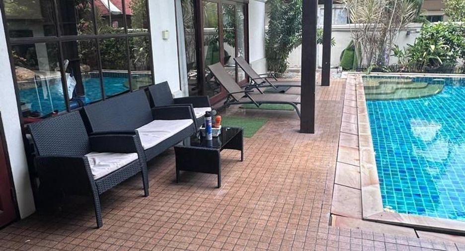 For rent 3 bedrooms villa in Bang Lamung, Chonburi