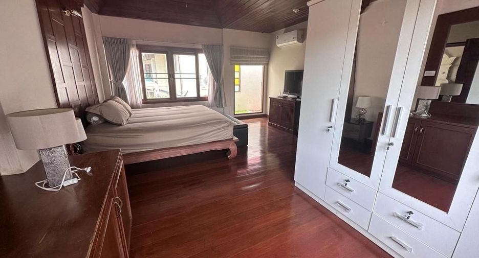 For rent 3 bedrooms villa in Bang Lamung, Chonburi