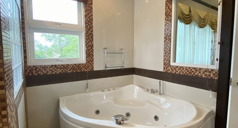 For rent 5 bedrooms villa in Bang Lamung, Chonburi