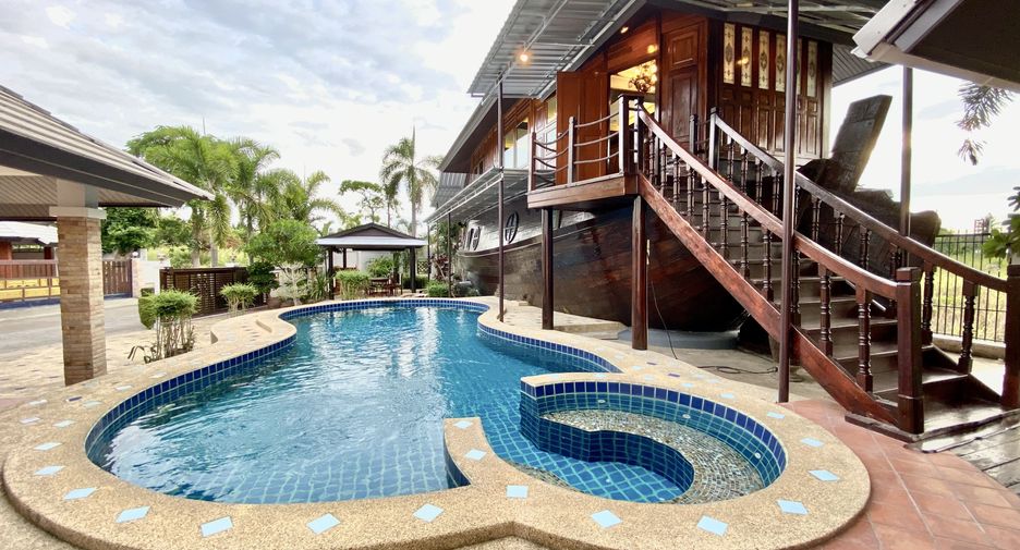 For rent 5 bedrooms villa in Bang Lamung, Chonburi