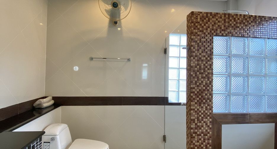 For rent 5 bedrooms villa in Bang Lamung, Chonburi