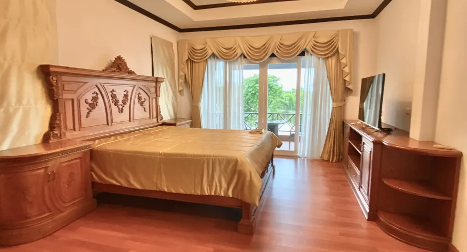 For rent 5 bedrooms villa in Bang Lamung, Chonburi