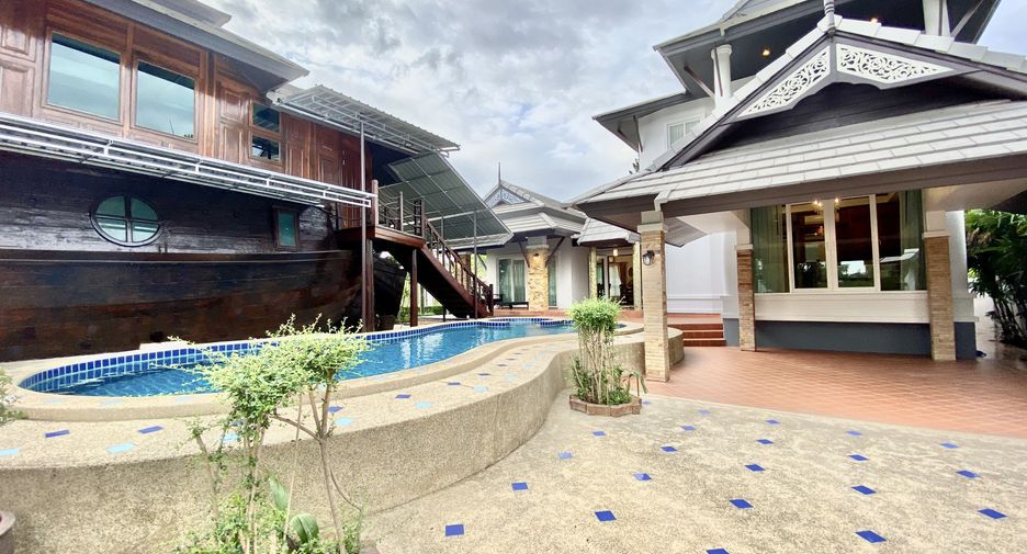 For rent 5 bedrooms villa in Bang Lamung, Chonburi