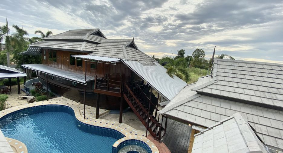 For rent 5 bedrooms villa in Bang Lamung, Chonburi