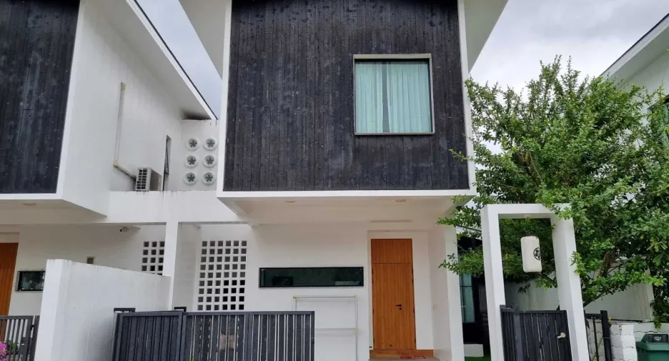 For rent 3 bedrooms villa in Mueang Phuket, Phuket