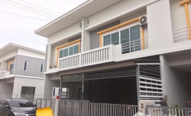 Reihenhaus zum Kauf mit 3 Zimmer in Si Racha, Chonburi