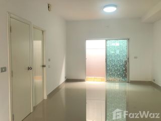 Casa adosada en venta de 3 habitaciones en Thung Khru, Bangkok