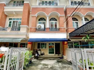Reihenhaus zum Kauf mit 3 Zimmer in Bueng Kum, Bangkok