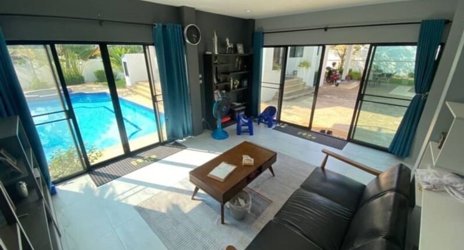 Villa en alquiler de 4 habitaciones en Bang Lamung, Chonburi