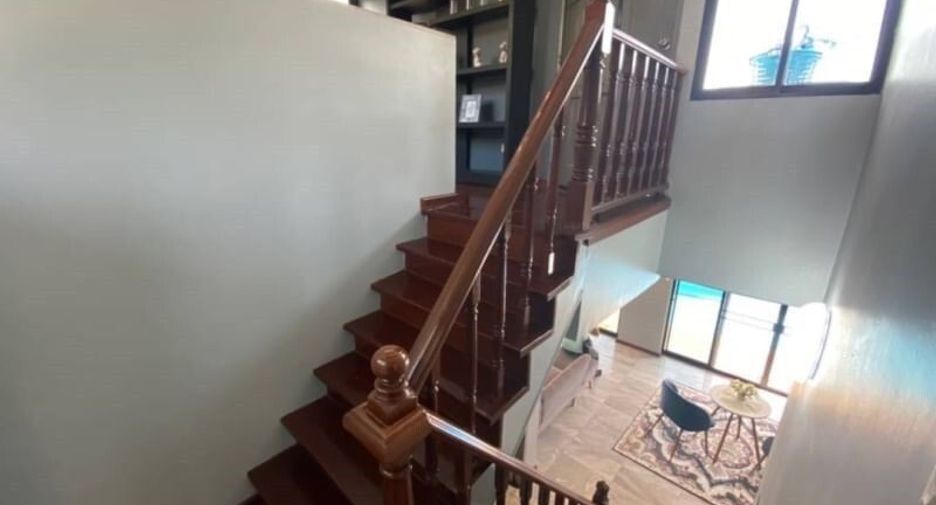 Villa en alquiler de 4 habitaciones en Bang Lamung, Chonburi