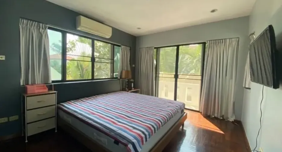 Villa en alquiler de 4 habitaciones en Bang Lamung, Chonburi