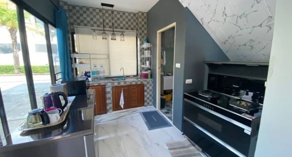 Villa en alquiler de 4 habitaciones en Bang Lamung, Chonburi
