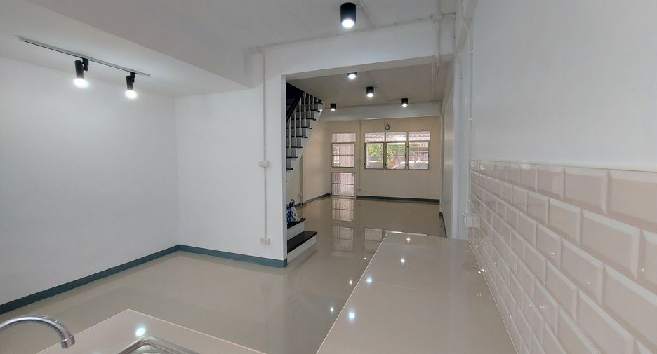 For rent 2 bedrooms townhouse in Mueang Nonthaburi, Nonthaburi