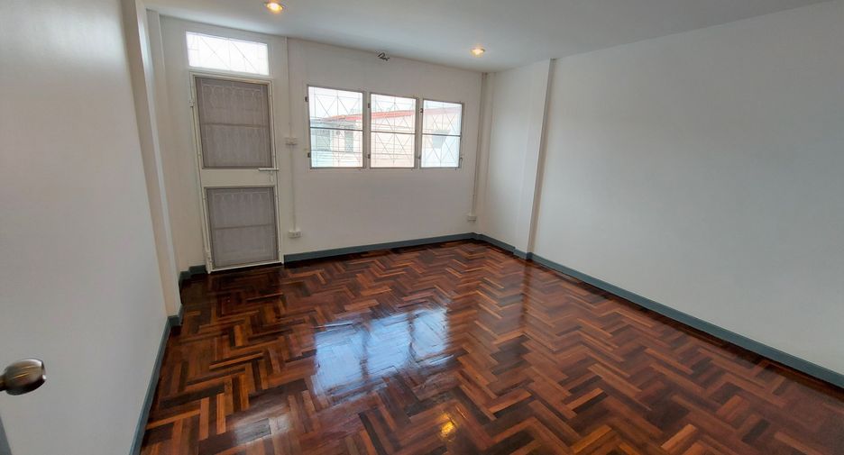 For rent 2 bedrooms townhouse in Mueang Nonthaburi, Nonthaburi