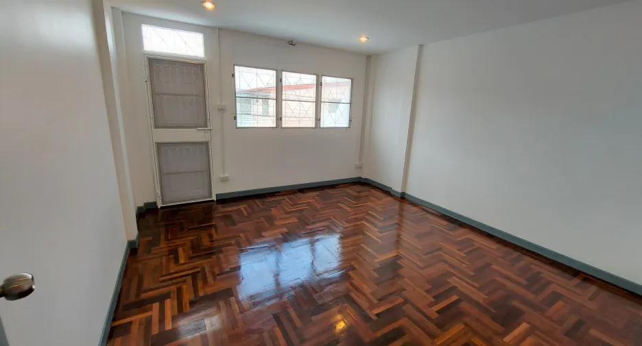 For rent 2 bedrooms townhouse in Mueang Nonthaburi, Nonthaburi