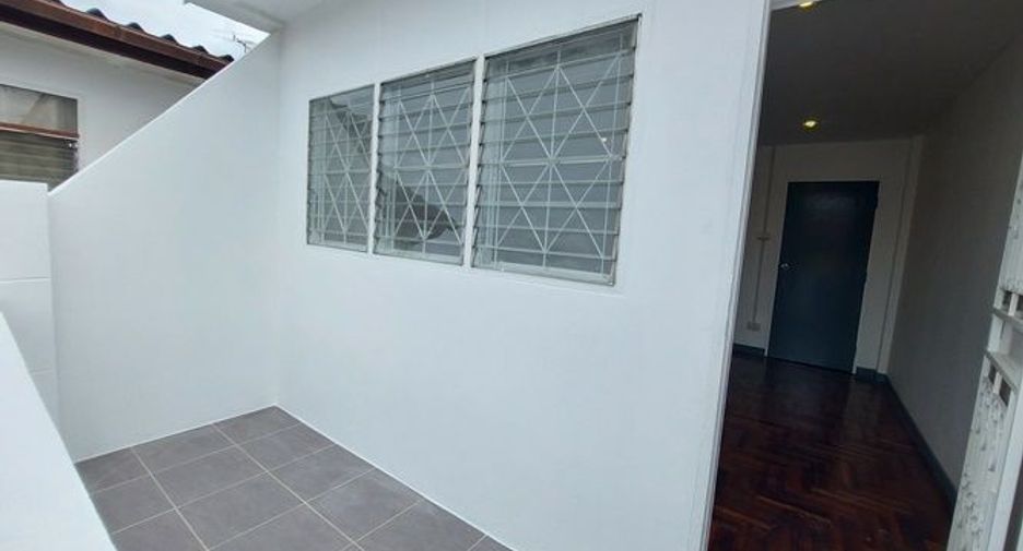 For rent 2 bedrooms townhouse in Mueang Nonthaburi, Nonthaburi