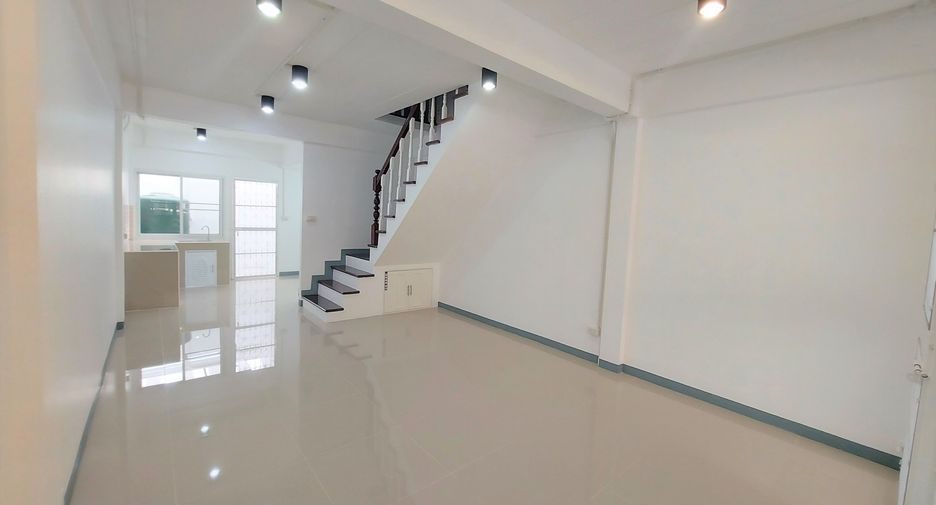 For rent 2 bedrooms townhouse in Mueang Nonthaburi, Nonthaburi