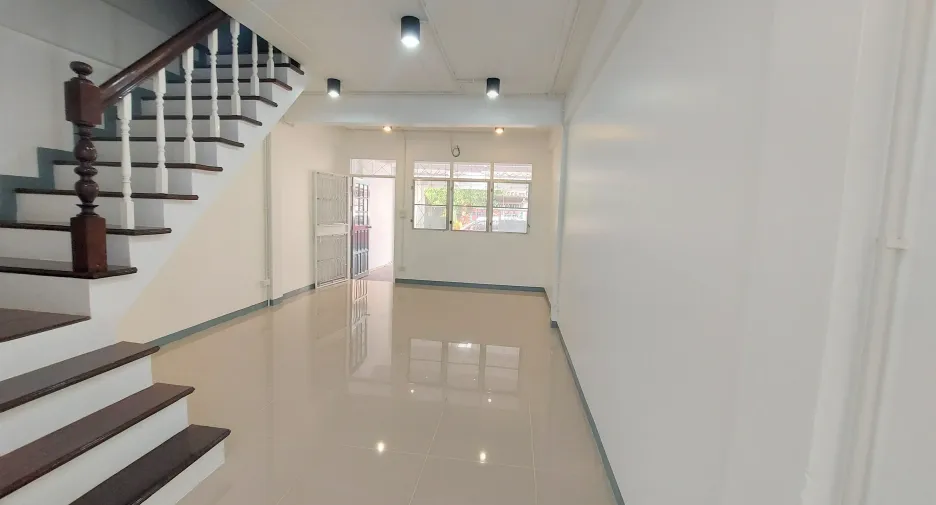 For rent 2 bedrooms townhouse in Mueang Nonthaburi, Nonthaburi