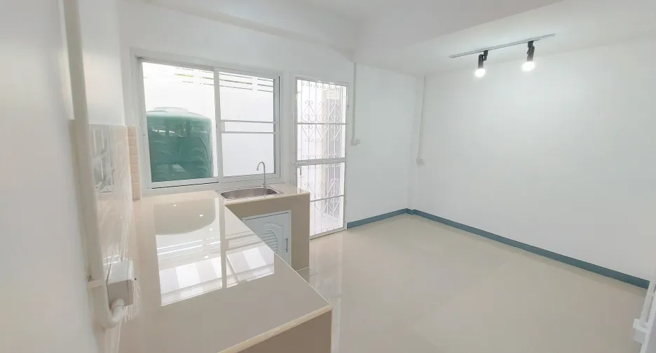 For rent 2 bedrooms townhouse in Mueang Nonthaburi, Nonthaburi