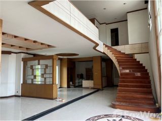 À vendre 5 chambres maison à Mueang Chon Buri, Chonburi