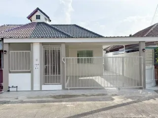 For sale 2 ベッドルーム townhouse in Thalang, Phuket