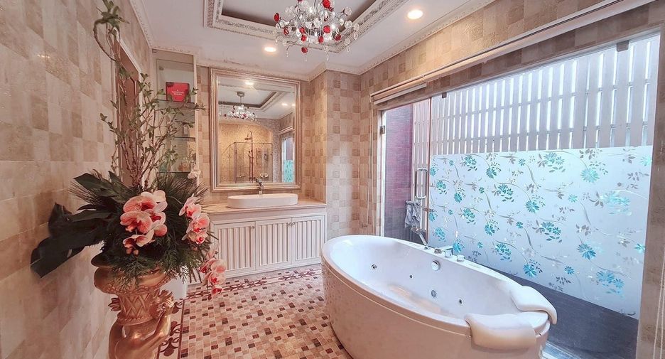 For sale 5 ベッドルーム house in Thung Khru, Bangkok