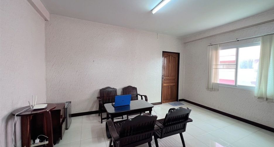 For sale 2 ベッドルーム townhouse in Sattahip, Chonburi
