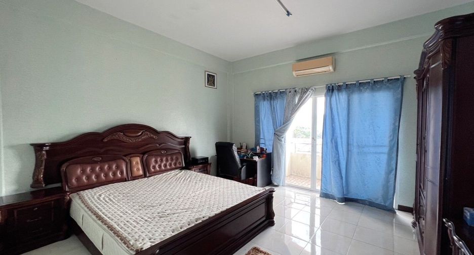 For sale 2 ベッドルーム townhouse in Sattahip, Chonburi