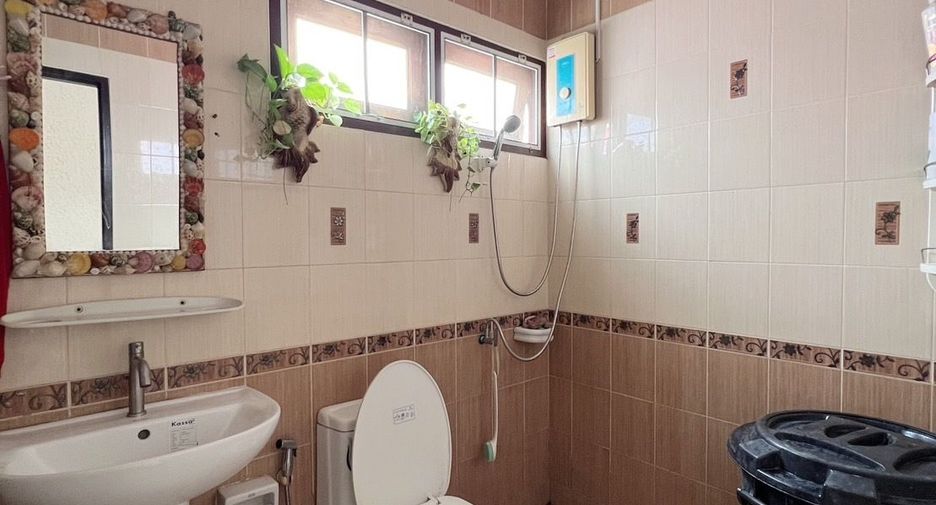 For sale 2 ベッドルーム townhouse in Sattahip, Chonburi