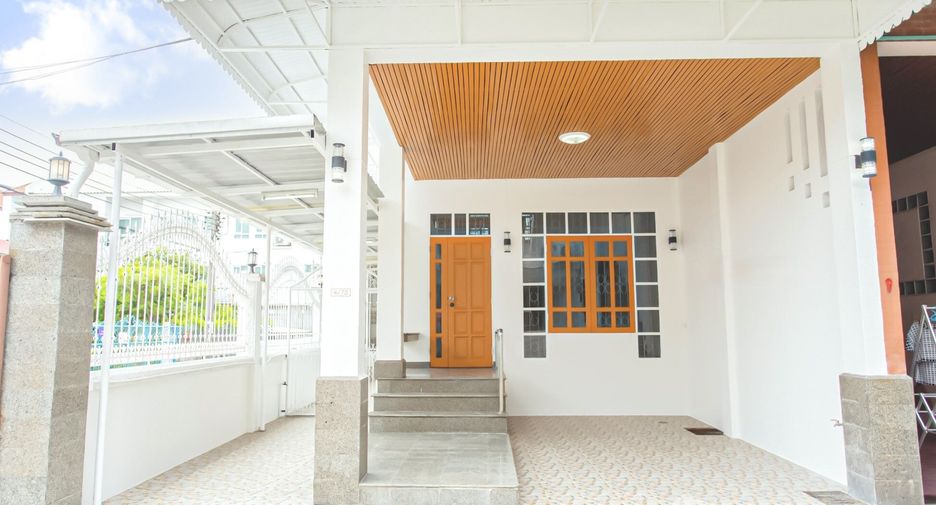 For sale 3 ベッドルーム townhouse in Lat Phrao, Bangkok