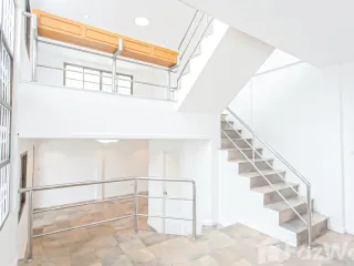 Casa adosada en venta de 3 habitaciones en Lat Phrao, Bangkok