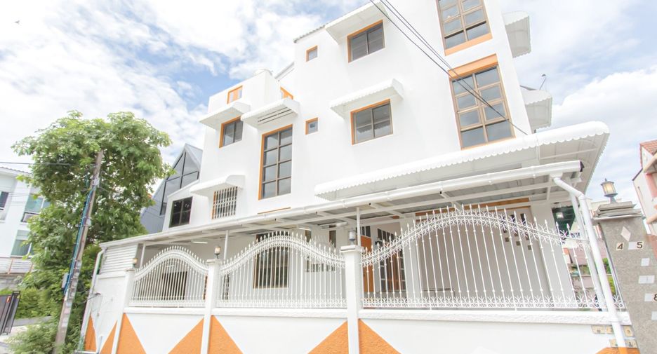 Reihenhaus zum Kauf mit 3 Zimmer in Lat Phrao, Bangkok
