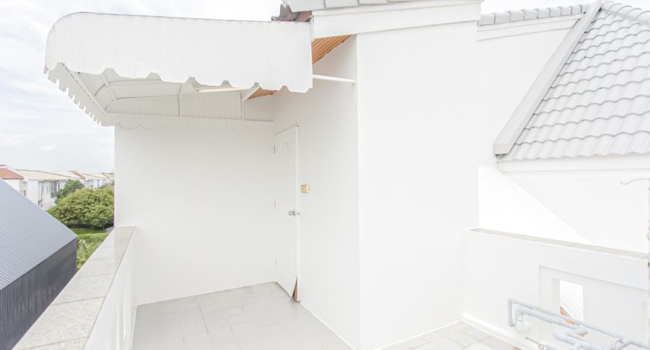 Reihenhaus zum Kauf mit 3 Zimmer in Lat Phrao, Bangkok