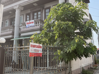 À vendre 4 chambres maison de ville à Chatuchak, Bangkok
