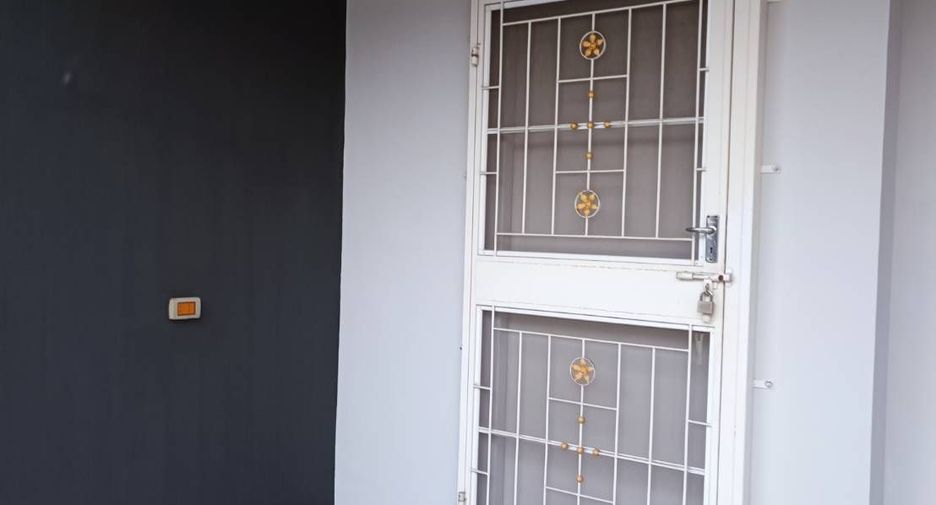 For sale 3 bedrooms townhouse in Don Mueang, Bangkok