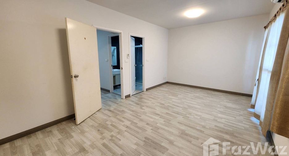 For sale 3 bedrooms townhouse in Don Mueang, Bangkok