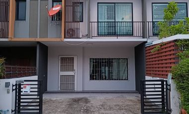 For sale 3 bedrooms townhouse in Don Mueang, Bangkok