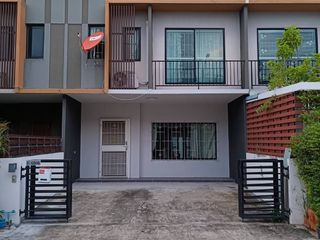 For sale 3 bedrooms townhouse in Don Mueang, Bangkok