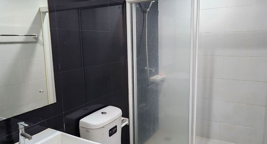 For sale 3 bedrooms townhouse in Don Mueang, Bangkok