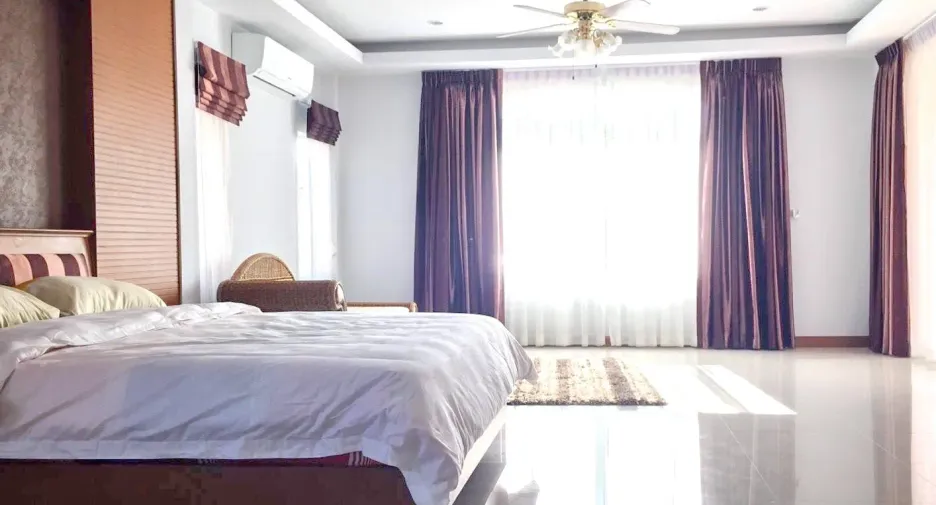 For sale 5 bedrooms villa in Bang Lamung, Chonburi