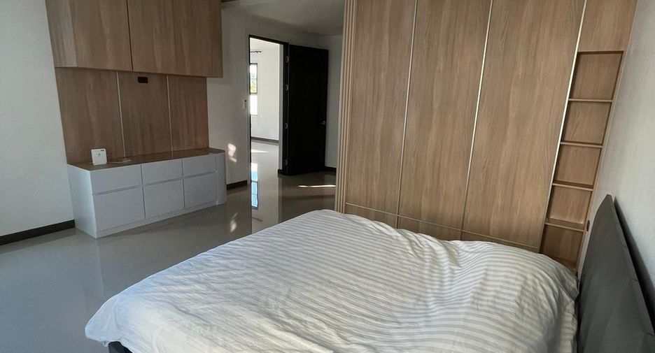 For rent 5 bedrooms villa in Bang Lamung, Chonburi