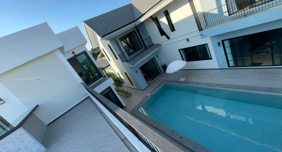 For rent 5 bedrooms villa in Bang Lamung, Chonburi